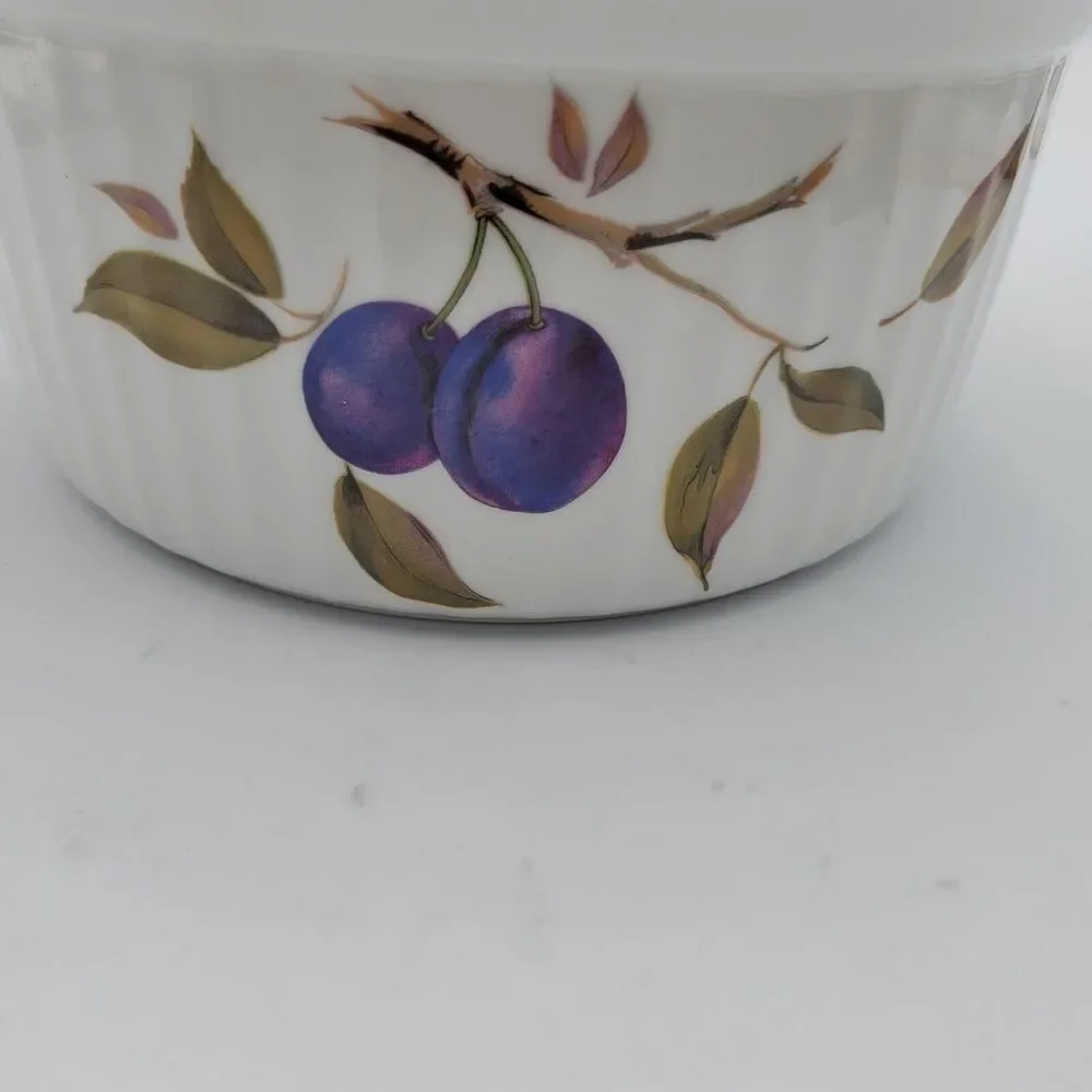 Royal Worcester Lidded Round Casserole 3 Quart Evesham w/Gold 1961 England